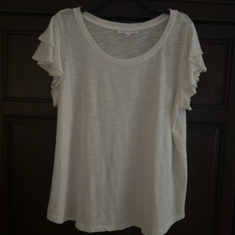 Jane & Delancey NWOT white top with cute sleeve detail.